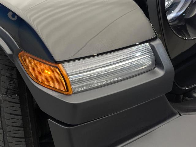 ジープ・ラングラーアンリミテッド サハラ ワンオーナー レーダークルーズコントロール 黒革シート 前席シートヒーター ダウンヒルアシスト デュアルオートエアコン バックカメラ 衝突軽減システム コーナーセンサー オートライト フルセグ 禁煙車(44枚目)