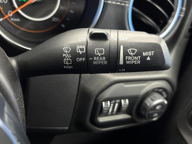 ジープ・ラングラーアンリミテッド サハラ ワンオーナー レーダークルーズコントロール 黒革シート 前席シートヒーター ダウンヒルアシスト デュアルオートエアコン バックカメラ 衝突軽減システム コーナーセンサー オートライト フルセグ 禁煙車(57枚目)