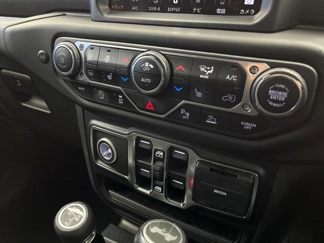 ジープ・ラングラーアンリミテッド サハラ ワンオーナー レーダークルーズコントロール 黒革シート 前席シートヒーター ダウンヒルアシスト デュアルオートエアコン バックカメラ 衝突軽減システム コーナーセンサー オートライト フルセグ 禁煙車(60枚目)