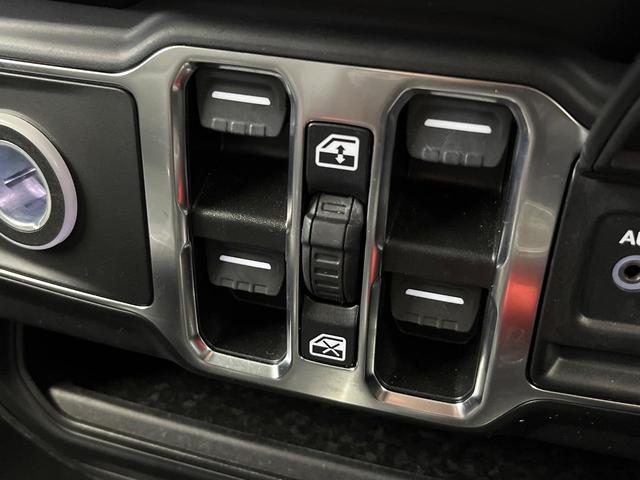 ジープ・ラングラーアンリミテッド サハラ ワンオーナー レーダークルーズコントロール 黒革シート 前席シートヒーター ダウンヒルアシスト デュアルオートエアコン バックカメラ 衝突軽減システム コーナーセンサー オートライト フルセグ 禁煙車(62枚目)