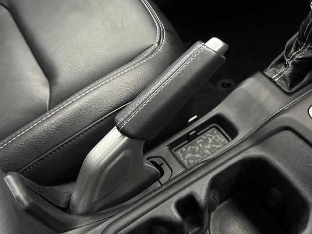 ジープ・ラングラーアンリミテッド サハラ ワンオーナー レーダークルーズコントロール 黒革シート 前席シートヒーター ダウンヒルアシスト デュアルオートエアコン バックカメラ 衝突軽減システム コーナーセンサー オートライト フルセグ 禁煙車(67枚目)