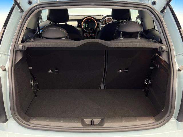 ●トランクルーム：趣味が広がる収容スペース！これだけの広さがあればお買い物やレジャーなどにも最適です！使用感も少なくきれいな状態を維持しております。