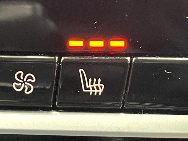 ●全席シートヒーター：高級感あふれるレザーシートに、前席・後席にシートヒーターを搭載しております。