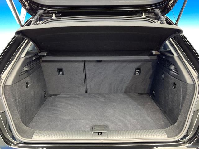 Ａ３ スポーツバック１．４ＴＦＳＩ　後期モデル　セーフティパッケージ　コンビニエンスパッケージ　ナビゲーションパッケージ　バーチャルコックピット　アダプティブクルーズコントロール　ＨＩＤヘッドライト　オートライト　デュアルオートエアコン（13枚目）