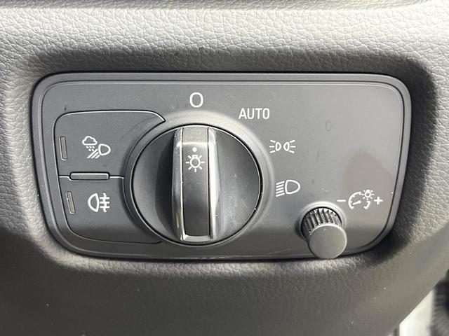 Ａ３ スポーツバック１．４ＴＦＳＩ　後期モデル　セーフティパッケージ　コンビニエンスパッケージ　ナビゲーションパッケージ　バーチャルコックピット　アダプティブクルーズコントロール　ＨＩＤヘッドライト　オートライト　デュアルオートエアコン（52枚目）