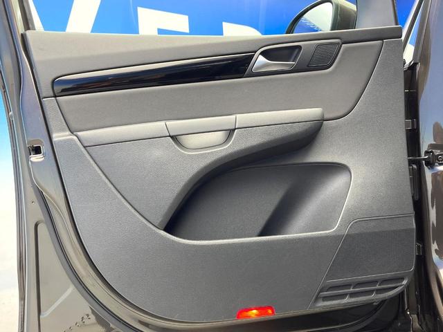 シャラン ＴＳＩ　ハイライン　ナビゲーションシステムＰＫＧ　アダプティブクルーズコントロール　ハーフレザーシート　前席シートヒーター　パワーバックドア　バックカメラ　ＨＩＤヘッドライト　ヘッドランプウォッシャー　ワンオーナー　禁煙（45枚目）