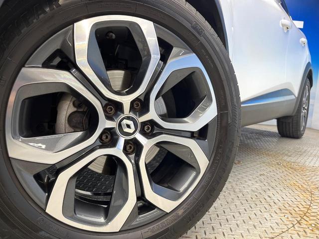 ●純正１８インチアルミホイール：輸入車ならではの卓越した走りを支えるホイールと足回りです！日本車の走りに慣れている方にもぜひ体感して頂きたいほど、高いレベルでまとまっています！