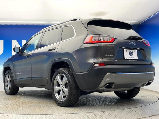 ジープ・チェロキー リミテッド　後期モデル　白革シート　アダプティブクルーズ　ＬＥＤ　前席シートヒーター　シートベンチレーション　電動リアゲート　純正１８インチアルミ　フルセグ　禁煙車（21枚目）