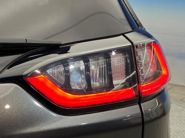 ジープ・チェロキー リミテッド　後期モデル　白革シート　アダプティブクルーズ　ＬＥＤ　前席シートヒーター　シートベンチレーション　電動リアゲート　純正１８インチアルミ　フルセグ　禁煙車（25枚目）