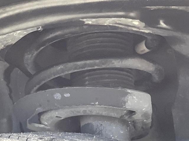 ジープ・チェロキー リミテッド　後期モデル　白革シート　アダプティブクルーズ　ＬＥＤ　前席シートヒーター　シートベンチレーション　電動リアゲート　純正１８インチアルミ　フルセグ　禁煙車（29枚目）