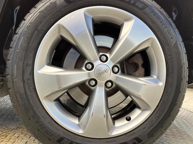 ジープ・チェロキー リミテッド　後期モデル　白革シート　アダプティブクルーズ　ＬＥＤ　前席シートヒーター　シートベンチレーション　電動リアゲート　純正１８インチアルミ　フルセグ　禁煙車（33枚目）