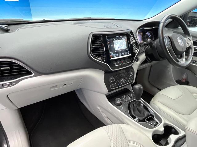 ジープ・チェロキー リミテッド　後期モデル　白革シート　アダプティブクルーズ　ＬＥＤ　前席シートヒーター　シートベンチレーション　電動リアゲート　純正１８インチアルミ　フルセグ　禁煙車（47枚目）