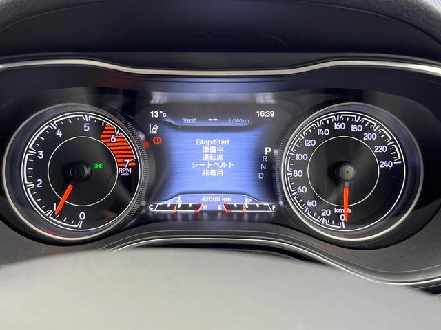 ジープ・チェロキー リミテッド　後期モデル　白革シート　アダプティブクルーズ　ＬＥＤ　前席シートヒーター　シートベンチレーション　電動リアゲート　純正１８インチアルミ　フルセグ　禁煙車（51枚目）