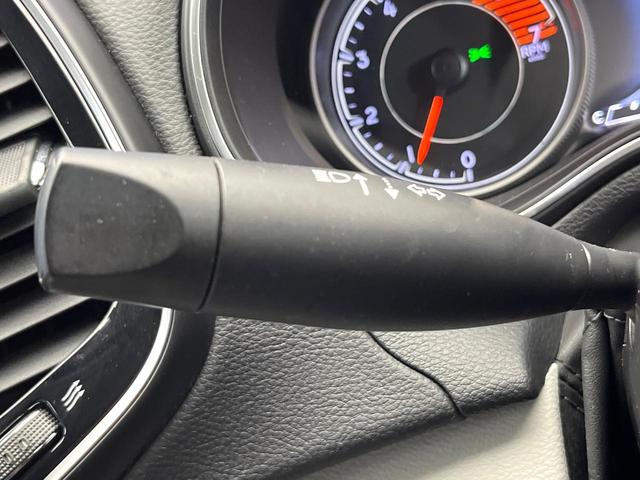 ジープ・チェロキー リミテッド　後期モデル　白革シート　アダプティブクルーズ　ＬＥＤ　前席シートヒーター　シートベンチレーション　電動リアゲート　純正１８インチアルミ　フルセグ　禁煙車（52枚目）