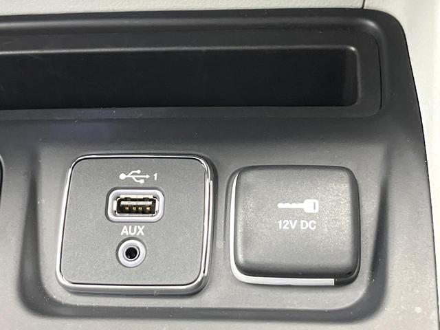 ジープ・チェロキー リミテッド　後期モデル　白革シート　アダプティブクルーズ　ＬＥＤ　前席シートヒーター　シートベンチレーション　電動リアゲート　純正１８インチアルミ　フルセグ　禁煙車（65枚目）