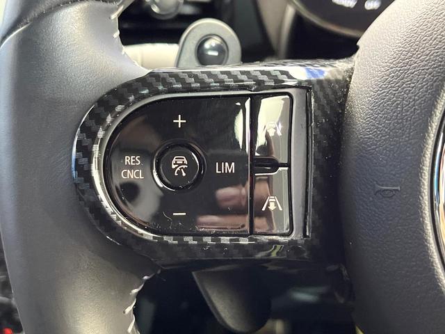 ＭＩＮＩ ジョンクーパーワークス　クラブマン　後期モデル　ジョンクーパーワークストリム　前席シートヒーター　アダプティブクルーズコントロール　レーンアシスト　オートライト　ＬＥＤヘッドランプ　前席シートヒーター　プライバシーガラス　ワンオーナー（4枚目）