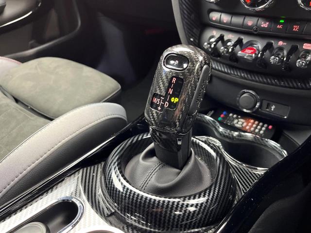 ＭＩＮＩ ジョンクーパーワークス　クラブマン　後期モデル　ジョンクーパーワークストリム　前席シートヒーター　アダプティブクルーズコントロール　レーンアシスト　オートライト　ＬＥＤヘッドランプ　前席シートヒーター　プライバシーガラス　ワンオーナー（12枚目）
