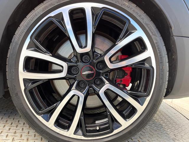 ＭＩＮＩ ジョンクーパーワークス　クラブマン　後期モデル　ジョンクーパーワークストリム　前席シートヒーター　アダプティブクルーズコントロール　レーンアシスト　オートライト　ＬＥＤヘッドランプ　前席シートヒーター　プライバシーガラス　ワンオーナー（35枚目）