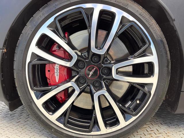 ＭＩＮＩ ジョンクーパーワークス　クラブマン　後期モデル　ジョンクーパーワークストリム　前席シートヒーター　アダプティブクルーズコントロール　レーンアシスト　オートライト　ＬＥＤヘッドランプ　前席シートヒーター　プライバシーガラス　ワンオーナー（36枚目）