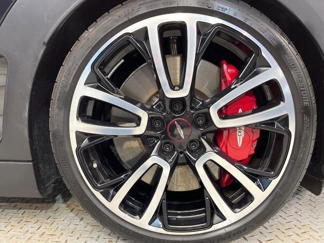 ＭＩＮＩ ジョンクーパーワークス　クラブマン　後期モデル　ジョンクーパーワークストリム　前席シートヒーター　アダプティブクルーズコントロール　レーンアシスト　オートライト　ＬＥＤヘッドランプ　前席シートヒーター　プライバシーガラス　ワンオーナー（37枚目）