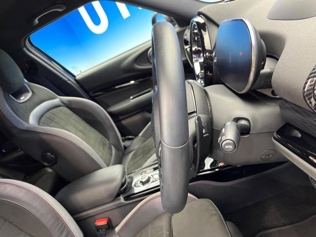 ＭＩＮＩ ジョンクーパーワークス　クラブマン　後期モデル　ジョンクーパーワークストリム　前席シートヒーター　アダプティブクルーズコントロール　レーンアシスト　オートライト　ＬＥＤヘッドランプ　前席シートヒーター　プライバシーガラス　ワンオーナー（49枚目）