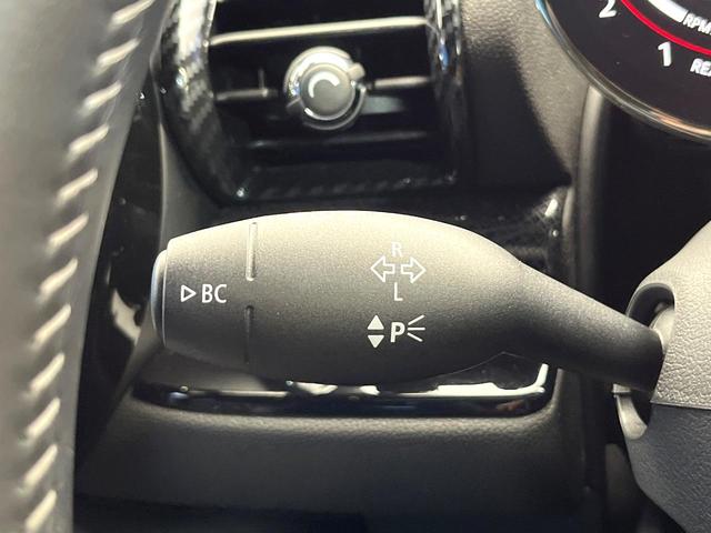 ＭＩＮＩ ジョンクーパーワークス　クラブマン　後期モデル　ジョンクーパーワークストリム　前席シートヒーター　アダプティブクルーズコントロール　レーンアシスト　オートライト　ＬＥＤヘッドランプ　前席シートヒーター　プライバシーガラス　ワンオーナー（50枚目）