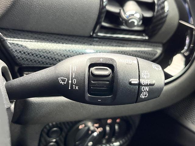 ＭＩＮＩ ジョンクーパーワークス　クラブマン　後期モデル　ジョンクーパーワークストリム　前席シートヒーター　アダプティブクルーズコントロール　レーンアシスト　オートライト　ＬＥＤヘッドランプ　前席シートヒーター　プライバシーガラス　ワンオーナー（51枚目）