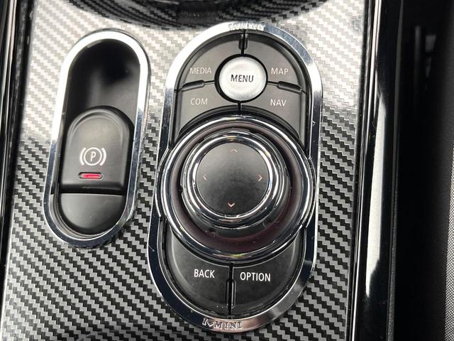 ＭＩＮＩ ジョンクーパーワークス　クラブマン　後期モデル　ジョンクーパーワークストリム　前席シートヒーター　アダプティブクルーズコントロール　レーンアシスト　オートライト　ＬＥＤヘッドランプ　前席シートヒーター　プライバシーガラス　ワンオーナー（63枚目）