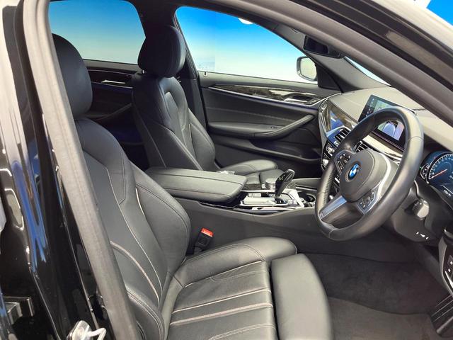 ５シリーズ ５３０ｉ　Ｍスポーツ　全周囲カメラ　革シート　全席シートヒーター　パワーバックドア　パドルシフト　ハイビームアシスト　アンビエントライト　純正１９インチＡＷ　Ｍスポーツサスペンション　ＣＤ／ＤＶＤ再生　地デジＴＶ　禁煙車（9枚目）