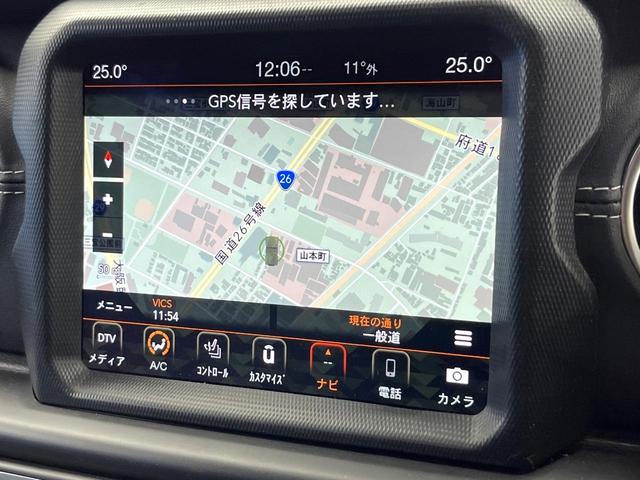 ジープ・ラングラーアンリミテッド サハラ　黒革シート　アダプティブクルーズ　ＬＥＤヘッドランプ　純正ナビ　バックカメラ　前席シートヒーター　ハンドルヒーター　デュアルオートエアコン　Ｂｌｕｅｔｏｏｔｈ再生　スマートキー　禁煙車　４ＷＤ（4枚目）