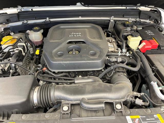 ジープ・ラングラーアンリミテッド サハラ　黒革シート　アダプティブクルーズ　ＬＥＤヘッドランプ　純正ナビ　バックカメラ　前席シートヒーター　ハンドルヒーター　デュアルオートエアコン　Ｂｌｕｅｔｏｏｔｈ再生　スマートキー　禁煙車　４ＷＤ（20枚目）