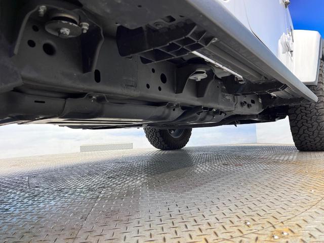 ジープ・ラングラーアンリミテッド サハラ　黒革シート　アダプティブクルーズ　ＬＥＤヘッドランプ　純正ナビ　バックカメラ　前席シートヒーター　ハンドルヒーター　デュアルオートエアコン　Ｂｌｕｅｔｏｏｔｈ再生　スマートキー　禁煙車　４ＷＤ（29枚目）