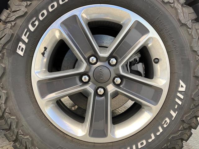 ジープ・ラングラーアンリミテッド サハラ　黒革シート　アダプティブクルーズ　ＬＥＤヘッドランプ　純正ナビ　バックカメラ　前席シートヒーター　ハンドルヒーター　デュアルオートエアコン　Ｂｌｕｅｔｏｏｔｈ再生　スマートキー　禁煙車　４ＷＤ（31枚目）