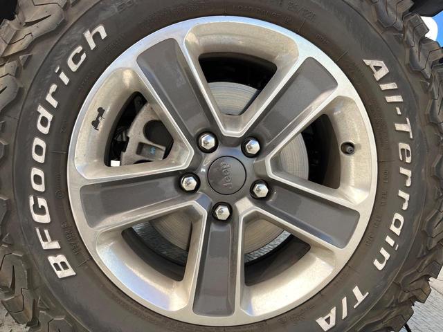 ジープ・ラングラーアンリミテッド サハラ　黒革シート　アダプティブクルーズ　ＬＥＤヘッドランプ　純正ナビ　バックカメラ　前席シートヒーター　ハンドルヒーター　デュアルオートエアコン　Ｂｌｕｅｔｏｏｔｈ再生　スマートキー　禁煙車　４ＷＤ（33枚目）