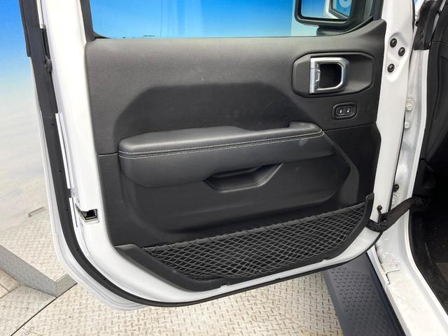 ジープ・ラングラーアンリミテッド サハラ　黒革シート　アダプティブクルーズ　ＬＥＤヘッドランプ　純正ナビ　バックカメラ　前席シートヒーター　ハンドルヒーター　デュアルオートエアコン　Ｂｌｕｅｔｏｏｔｈ再生　スマートキー　禁煙車　４ＷＤ（39枚目）