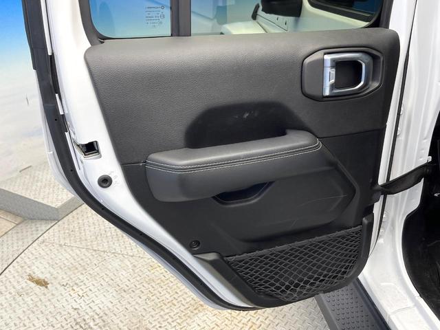 ジープ・ラングラーアンリミテッド サハラ　黒革シート　アダプティブクルーズ　ＬＥＤヘッドランプ　純正ナビ　バックカメラ　前席シートヒーター　ハンドルヒーター　デュアルオートエアコン　Ｂｌｕｅｔｏｏｔｈ再生　スマートキー　禁煙車　４ＷＤ（41枚目）