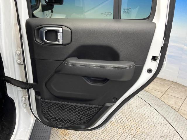 ジープ・ラングラーアンリミテッド サハラ　黒革シート　アダプティブクルーズ　ＬＥＤヘッドランプ　純正ナビ　バックカメラ　前席シートヒーター　ハンドルヒーター　デュアルオートエアコン　Ｂｌｕｅｔｏｏｔｈ再生　スマートキー　禁煙車　４ＷＤ（42枚目）