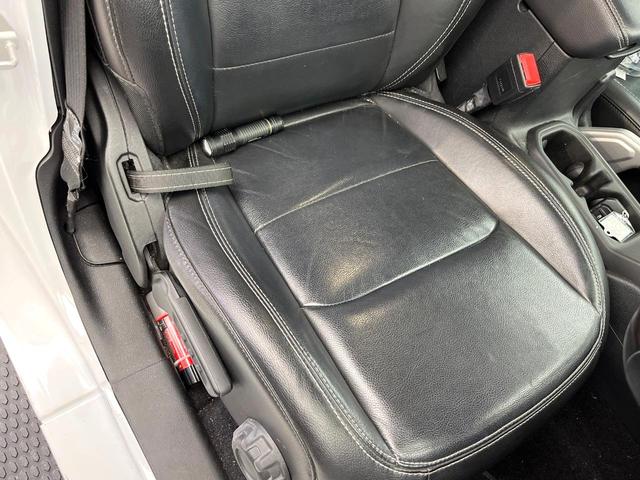 ジープ・ラングラーアンリミテッド サハラ　黒革シート　アダプティブクルーズ　ＬＥＤヘッドランプ　純正ナビ　バックカメラ　前席シートヒーター　ハンドルヒーター　デュアルオートエアコン　Ｂｌｕｅｔｏｏｔｈ再生　スマートキー　禁煙車　４ＷＤ（43枚目）