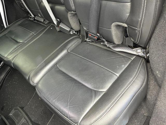 ジープ・ラングラーアンリミテッド サハラ　黒革シート　アダプティブクルーズ　ＬＥＤヘッドランプ　純正ナビ　バックカメラ　前席シートヒーター　ハンドルヒーター　デュアルオートエアコン　Ｂｌｕｅｔｏｏｔｈ再生　スマートキー　禁煙車　４ＷＤ（46枚目）