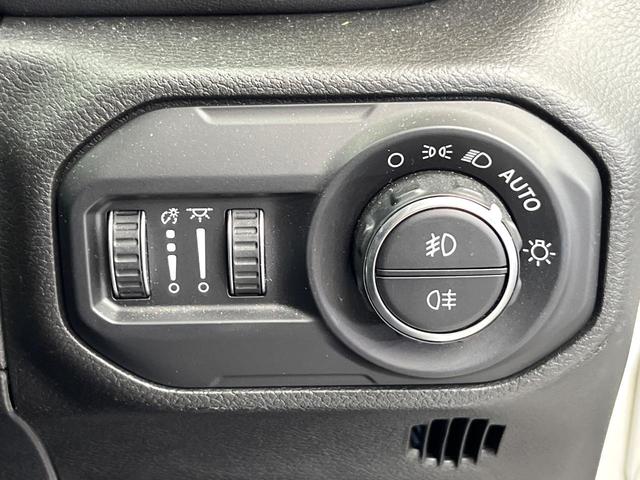 ジープ・ラングラーアンリミテッド サハラ　黒革シート　アダプティブクルーズ　ＬＥＤヘッドランプ　純正ナビ　バックカメラ　前席シートヒーター　ハンドルヒーター　デュアルオートエアコン　Ｂｌｕｅｔｏｏｔｈ再生　スマートキー　禁煙車　４ＷＤ（49枚目）