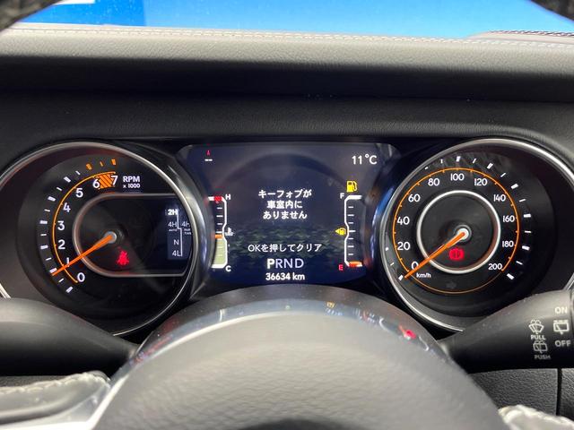 ジープ・ラングラーアンリミテッド サハラ　黒革シート　アダプティブクルーズ　ＬＥＤヘッドランプ　純正ナビ　バックカメラ　前席シートヒーター　ハンドルヒーター　デュアルオートエアコン　Ｂｌｕｅｔｏｏｔｈ再生　スマートキー　禁煙車　４ＷＤ（50枚目）