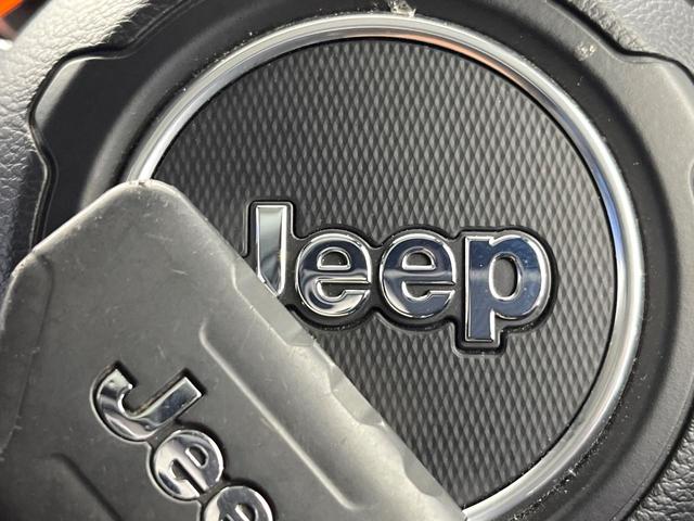 ジープ・ラングラーアンリミテッド サハラ　黒革シート　アダプティブクルーズ　ＬＥＤヘッドランプ　純正ナビ　バックカメラ　前席シートヒーター　ハンドルヒーター　デュアルオートエアコン　Ｂｌｕｅｔｏｏｔｈ再生　スマートキー　禁煙車　４ＷＤ（55枚目）