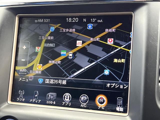 ジープ・グランドチェロキー ラレード クルーズコントロール 前席パワーシート HIDヘッドランプ 純正18インチアルミ バックカメラ オートライト 4WD ダウンヒルアシスト Bluetooth再生 禁煙車(4枚目)