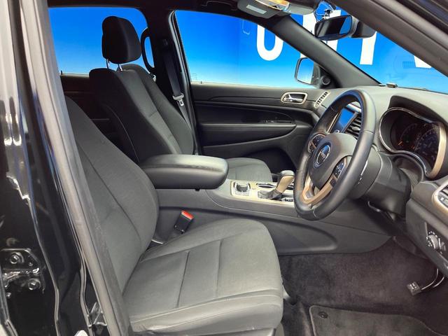 ジープ・グランドチェロキー ラレード クルーズコントロール 前席パワーシート HIDヘッドランプ 純正18インチアルミ バックカメラ オートライト 4WD ダウンヒルアシスト Bluetooth再生 禁煙車(9枚目)