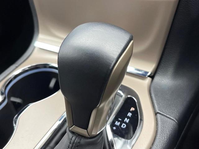 ジープ・グランドチェロキー ラレード クルーズコントロール 前席パワーシート HIDヘッドランプ 純正18インチアルミ バックカメラ オートライト 4WD ダウンヒルアシスト Bluetooth再生 禁煙車(12枚目)