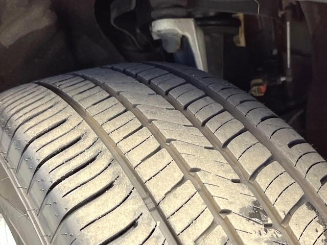 ジープ・グランドチェロキー ラレード クルーズコントロール 前席パワーシート HIDヘッドランプ 純正18インチアルミ バックカメラ オートライト 4WD ダウンヒルアシスト Bluetooth再生 禁煙車(23枚目)