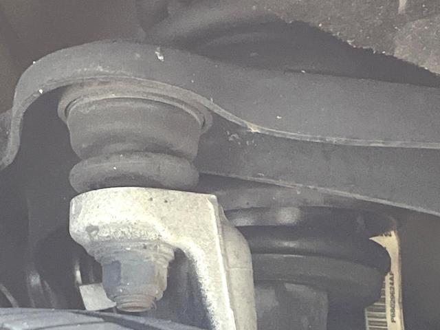 ジープ・グランドチェロキー ラレード クルーズコントロール 前席パワーシート HIDヘッドランプ 純正18インチアルミ バックカメラ オートライト 4WD ダウンヒルアシスト Bluetooth再生 禁煙車(24枚目)