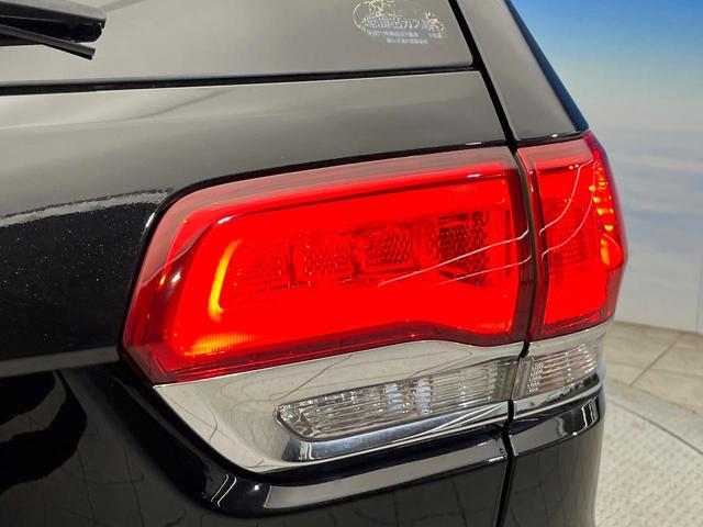 ジープ・グランドチェロキー ラレード クルーズコントロール 前席パワーシート HIDヘッドランプ 純正18インチアルミ バックカメラ オートライト 4WD ダウンヒルアシスト Bluetooth再生 禁煙車(27枚目)