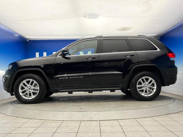 ジープ・グランドチェロキー ラレード クルーズコントロール 前席パワーシート HIDヘッドランプ 純正18インチアルミ バックカメラ オートライト 4WD ダウンヒルアシスト Bluetooth再生 禁煙車(28枚目)