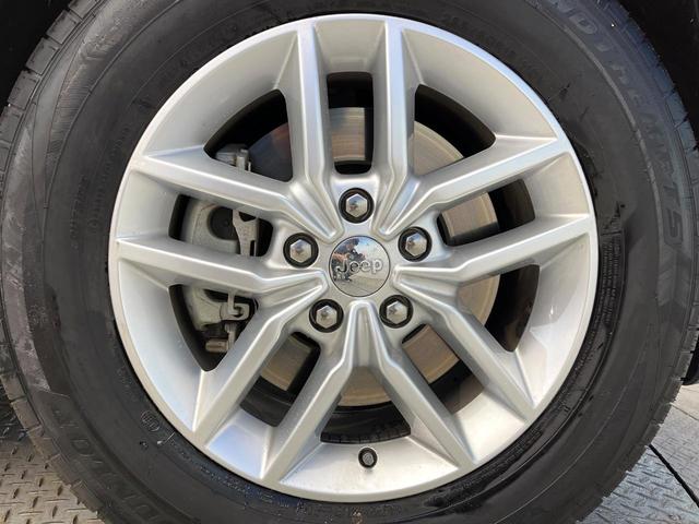 ジープ・グランドチェロキー ラレード クルーズコントロール 前席パワーシート HIDヘッドランプ 純正18インチアルミ バックカメラ オートライト 4WD ダウンヒルアシスト Bluetooth再生 禁煙車(31枚目)